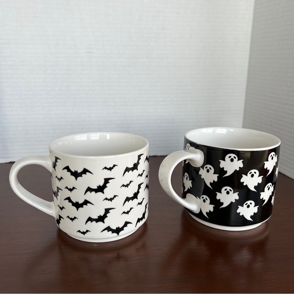 Mug Shotz Two Large Mugs One with Ghosts and One with Bats Halloween - Picture 3 of 8